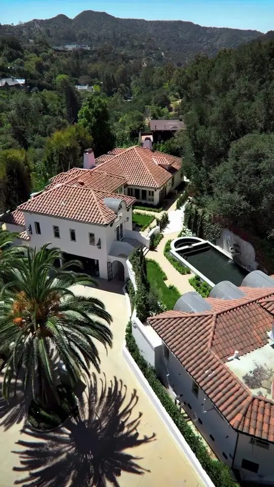 Hollywood Estate Grounds